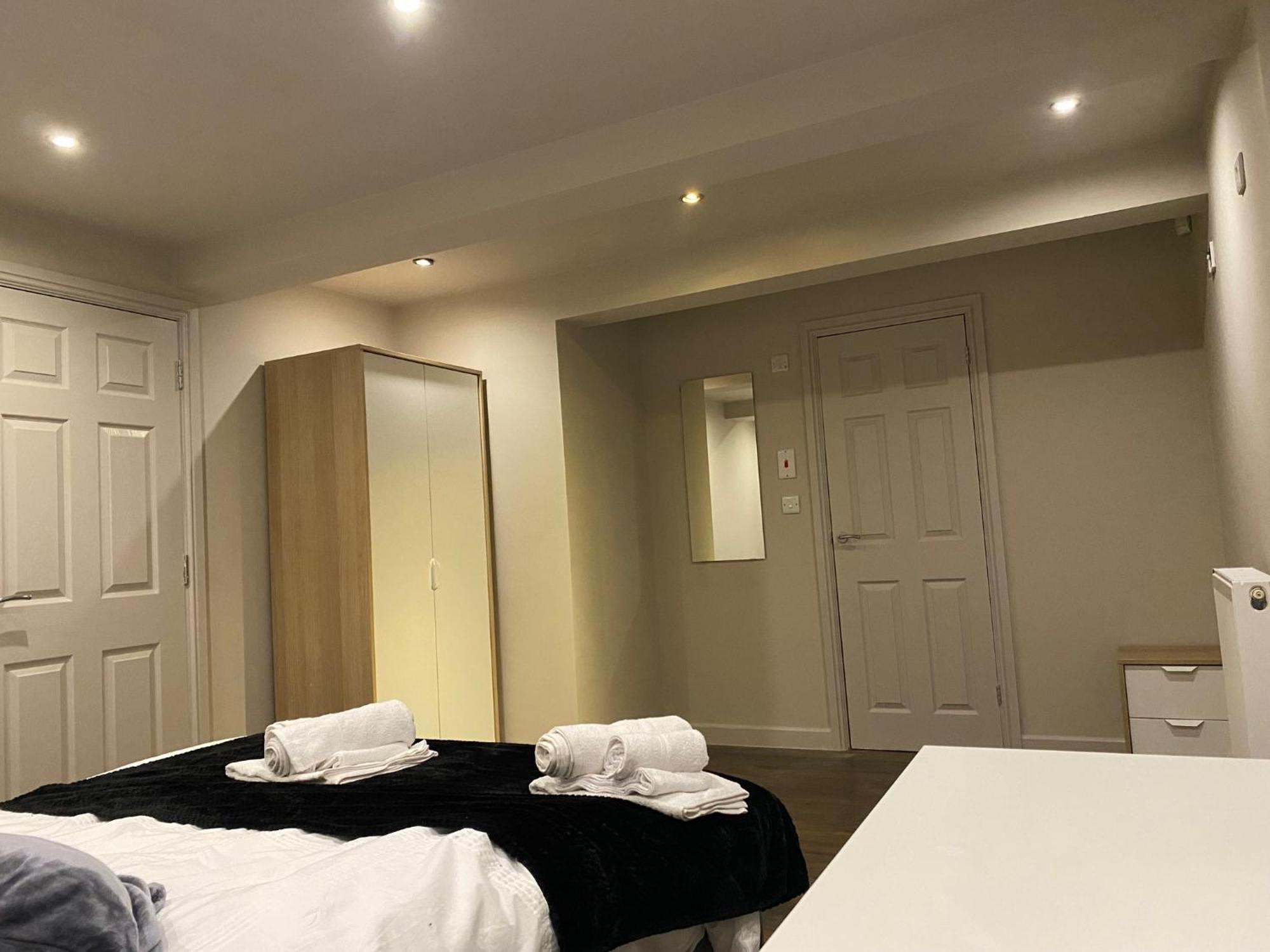 Stunning King Suite Apartment In The Heart Of Leeds City Center Exteriör bild